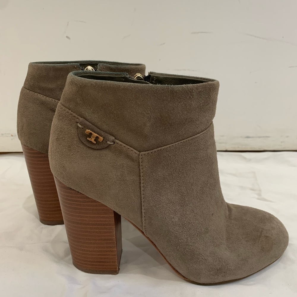 TORY BURCH FULTON LAN GREY SIZE 7.5